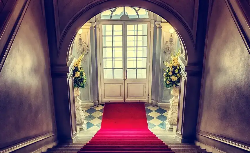 Dywan w salonie tworzy przytulna atmosfere