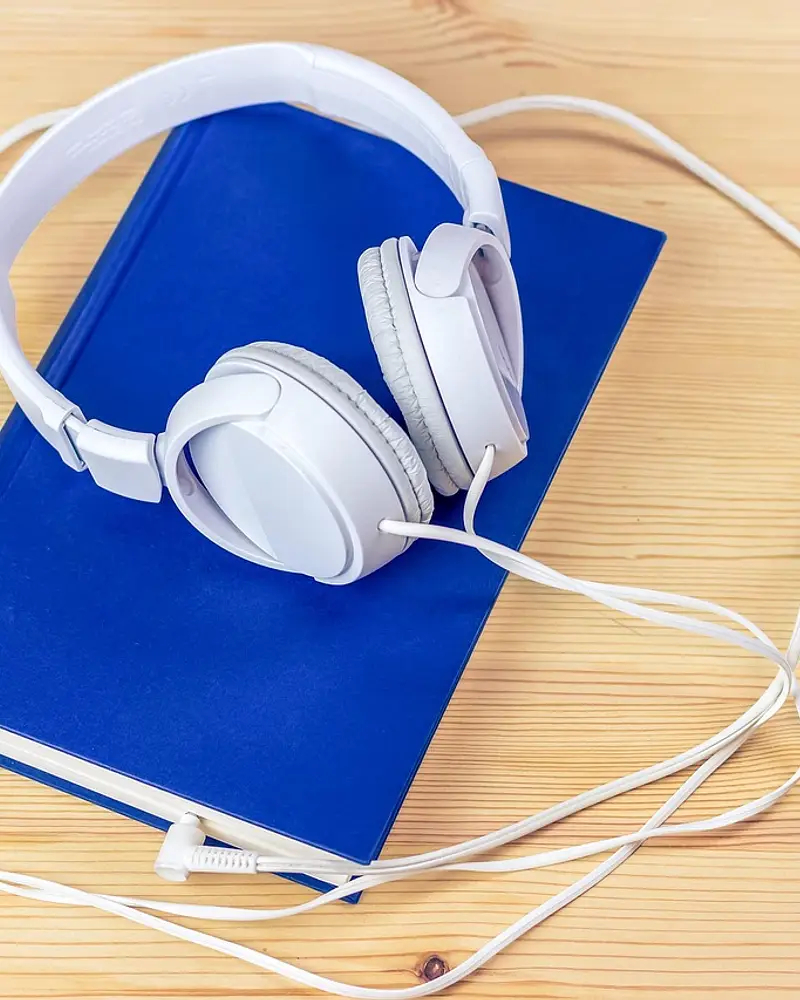 Jak wybrać audiobook? Praktyczny poradnik przed zakupem
