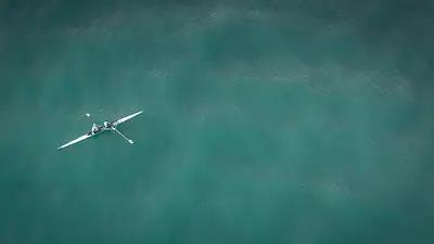 Filmowanie dronem w mieście – przepisy i bezpieczne loty