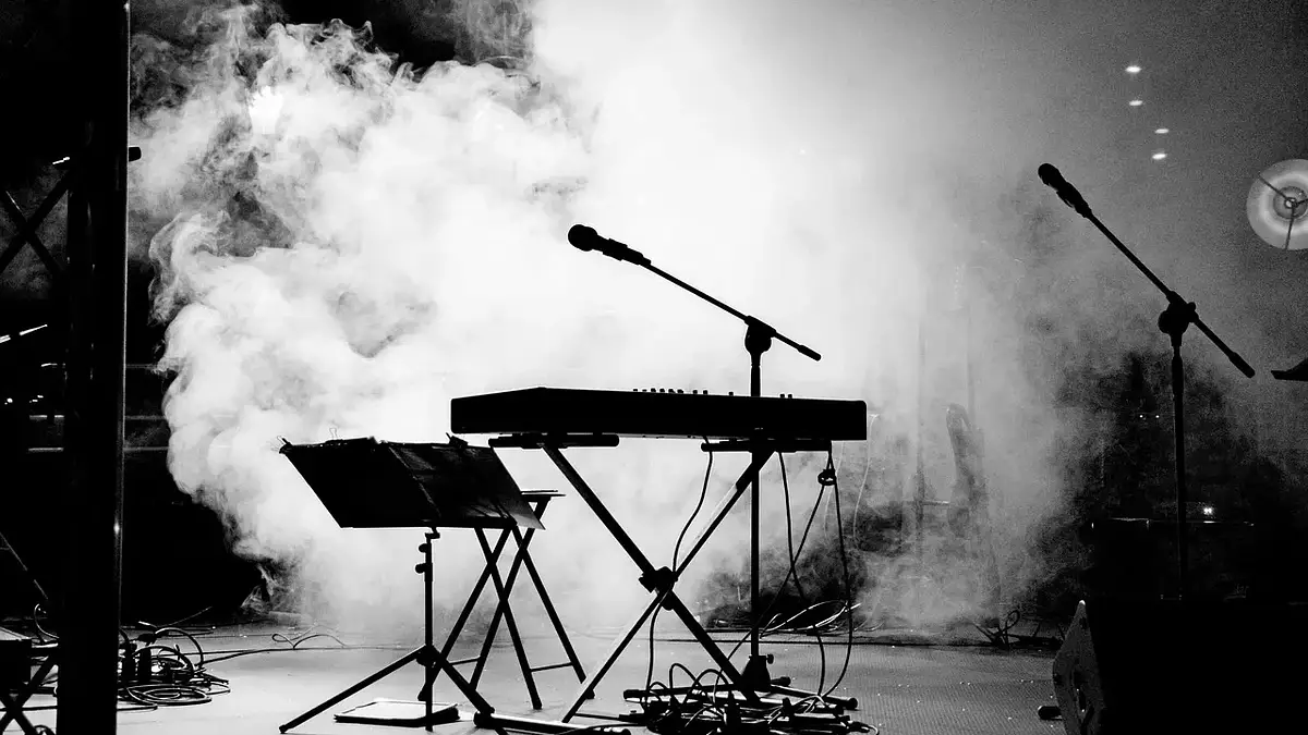 Jak ubrać się na koncert do filharmonii? Poradnik stylu i dr